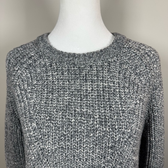 Banana Republic 100% Cotton Gray Textured Knit Crew Neck Sweater Size Small - Picture 2 of 8
